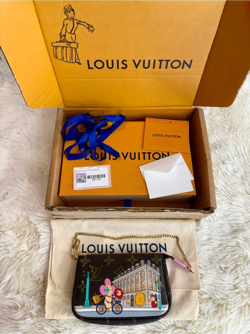 Louis Vuitton Vivienne Holiday Christmas Limited Edition Mini Pochette Paris